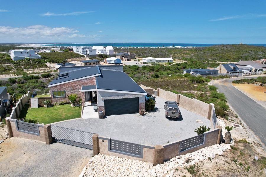 To Let 4 Bedroom Property for Rent in Oceanview Heights Western Cape